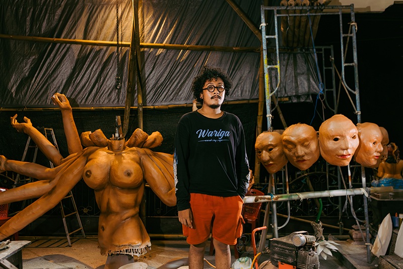 I Made Deny Arsana Putra dan Ogoh Ogoh Sakshi Lima Maya dari Banjar Batugaing Kaja, Desa Beraban.