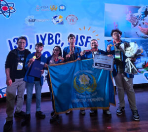 INTERNASIONAL-Tim mahasiswa dari Program Studi Teknik Komputer Universitas Warmadewa (Unwar) berhasil menorehkan prestasi gemilang dengan meraih medali emas dalam ajang Indonesia International IOT Olympiad.