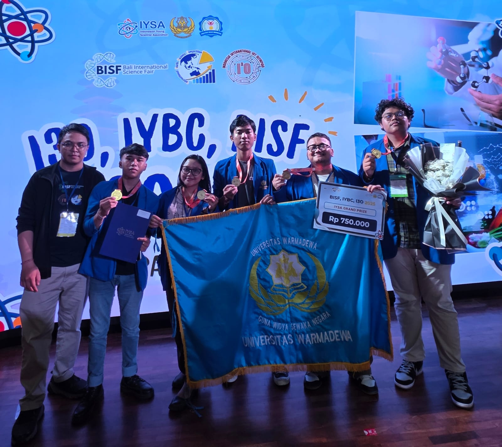 INTERNASIONAL-Tim mahasiswa dari Program Studi Teknik Komputer Universitas Warmadewa (Unwar) berhasil menorehkan prestasi gemilang dengan meraih medali emas dalam ajang Indonesia International IOT Olympiad.