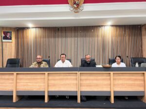 Focus Group Discussion (FGD) di Ruang Jaya Singha Mandapa Unwar, Rabu (11/06/2025).