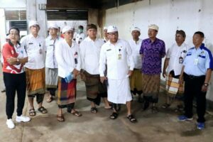 Sekretaris Daerah Kota Denpasar, Ida Bagus Alit Wiradana meninjau persiapan relokasi pedagang di kawasan Pasar Kreneng, Senin (10/6)