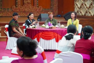 Ketua Dewan Kerajinan Nasional Daerah (Dekranasda) Provinsi Bali, Putri Koster, dalam technical meeting Pameran Kuliner PKB 2025 yang berlangsung di Gedung Kertha Sabha, Denpasar, Kamis (12/6).