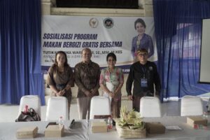 sosialisasi program Makan Bergizi Gratis (MBG) di Wantilan Desa Adat Denpasar, Sabtu, 21 Juni 2025