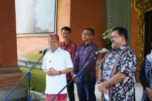 Gubernur Bali Wayan Koster dan Wakil Gubernur DKI Jakarta Rano Karno di Jayasabha, Jumat (13/6/2025).