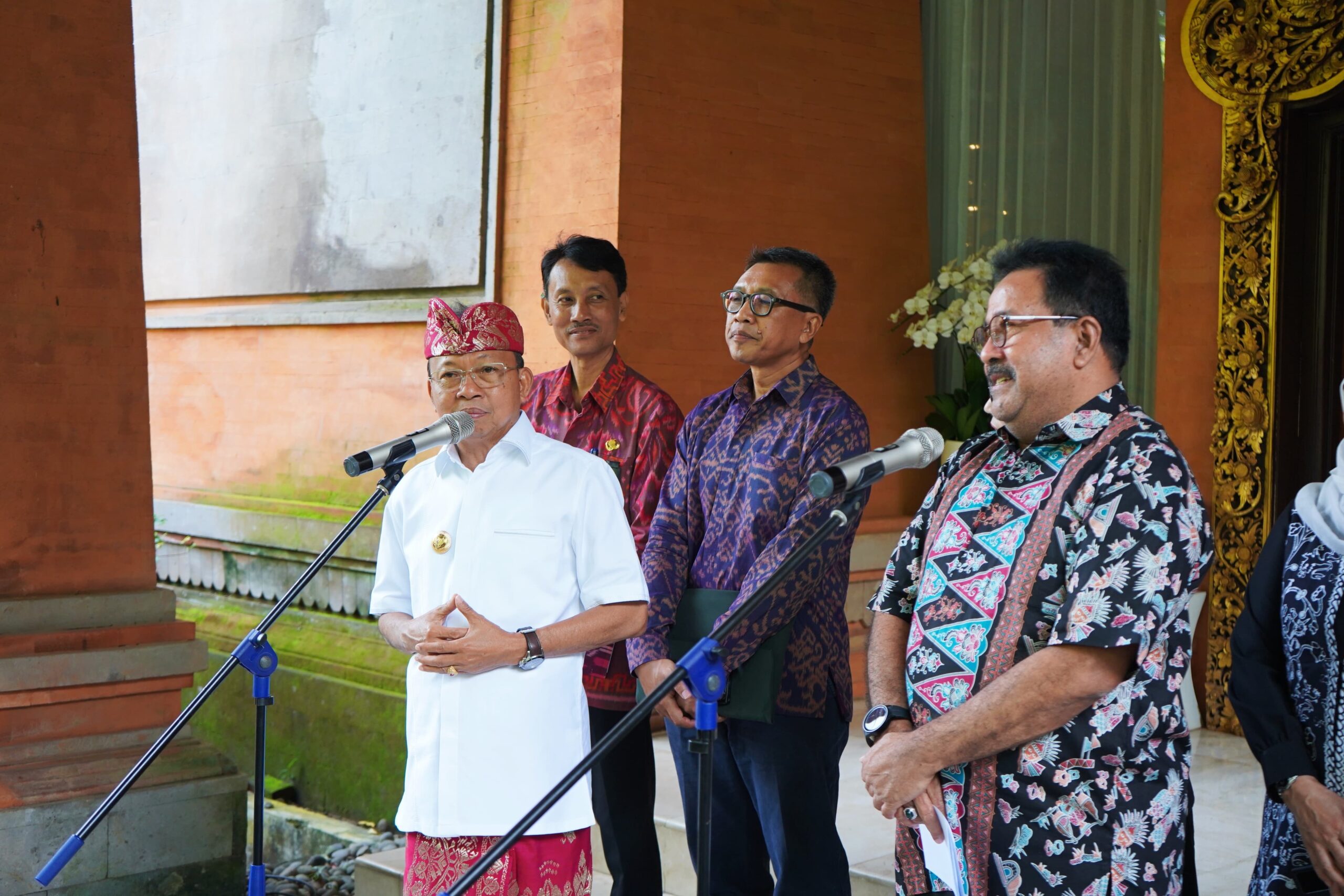 Gubernur Bali Wayan Koster dan Wakil Gubernur DKI Jakarta Rano Karno di Jayasabha, Jumat (13/6/2025).