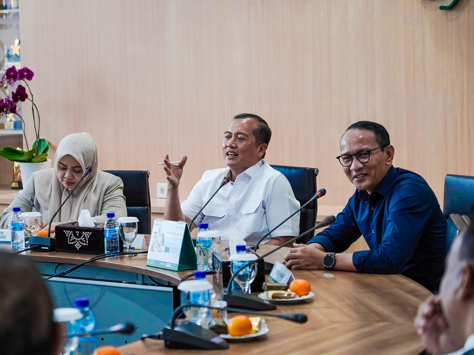 Rapat Forum Koordinasi Pimpinan Daerah (Forkopimda) yang digelar di kantor Gubernur NTB pada Senin malam (7/7).