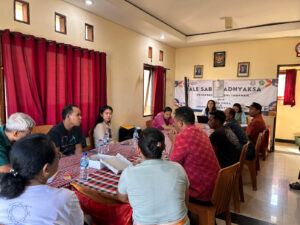DISKUSI intensif tim PDB dengan anggota PKK untuk pengembangan program dan pendampingan di Desa Batungsel, Pupuan, Tabanan.
