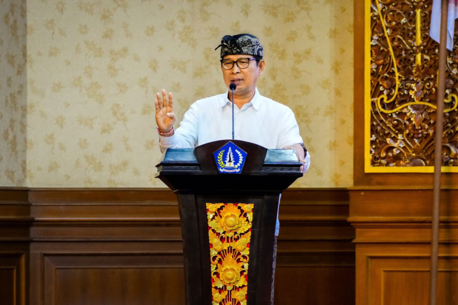 Bupati Adi Arnawa