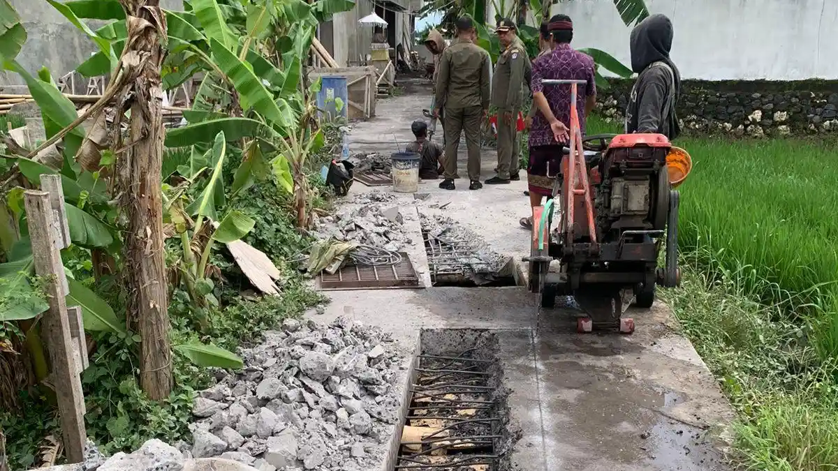 Saluran irigasi munggu