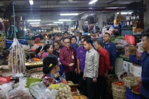 Gibran blusukan ke pasar badung