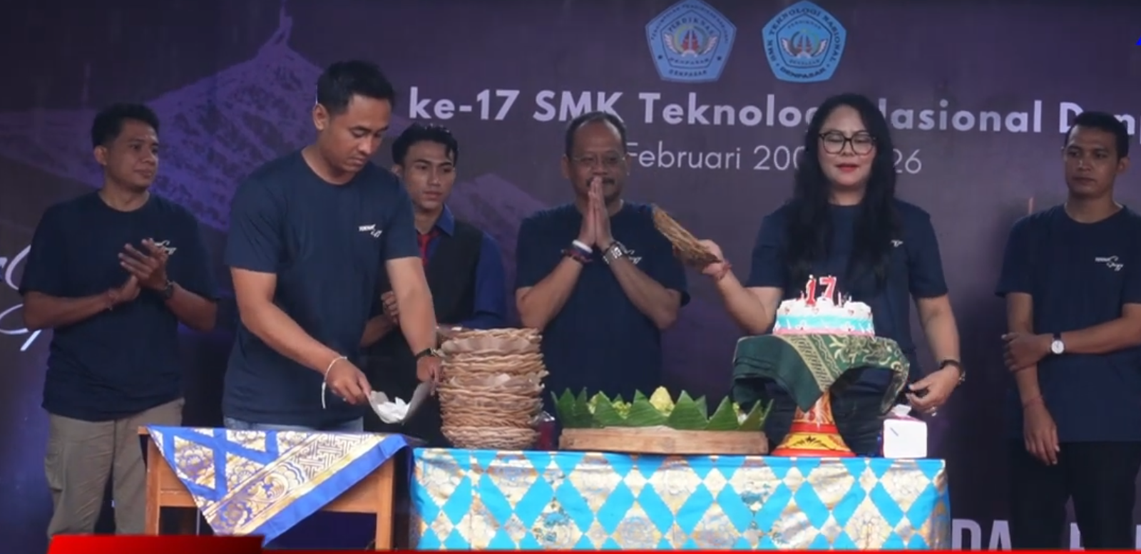 Puncak hari jadi ke-17 tahun Sekolah Menengah Kejujuran Swasta (SMKS) Teknologi Nasional Denpasar.