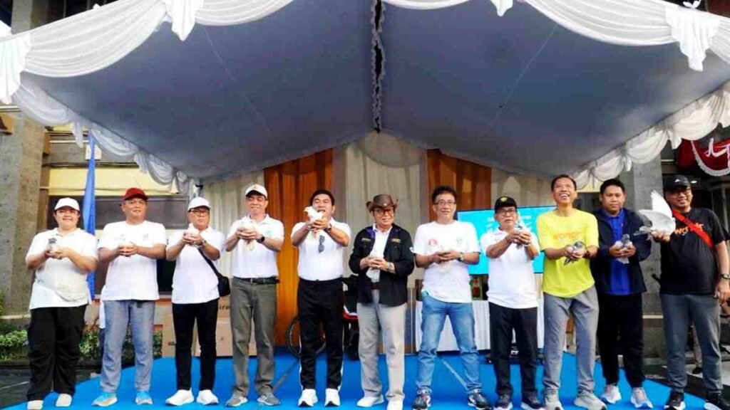 Semarak HUT ke-44 LLDIKTI Wilayah VIII, Seribuan Peserta Ikuti Fun Walk