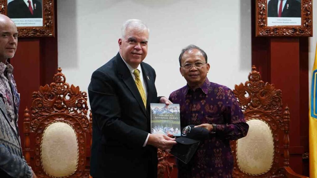 Strategi Gubernur Koster Garap Pariwisata Bali Berkualitas Gandeng Dubes AS dan Perangi Scam