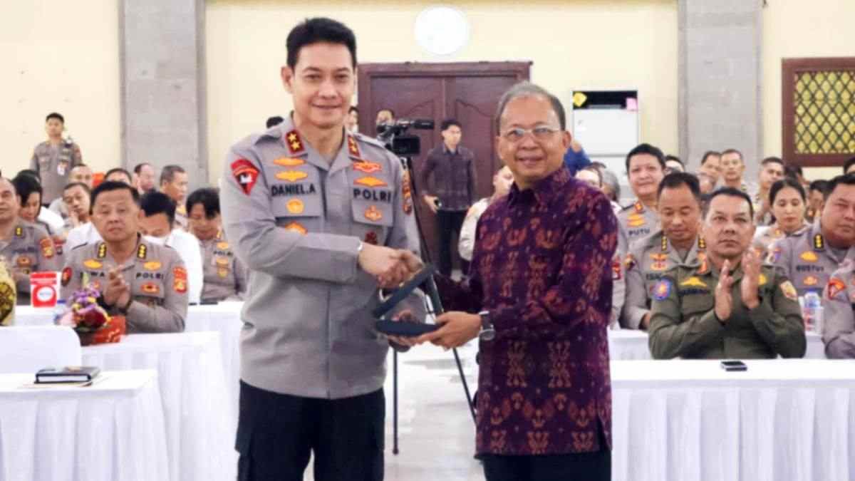 Strategi Gubernur Koster & Polda Bali Amankan Pariwisata Tindak Tegas Wisman Nakal hingga Judi Online
