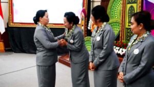 Tekan Kekerasan Perempuan dan Anak, Seniasih Giri Prasta Kukuhkan Pengurus Forum PUSPA se-Bali