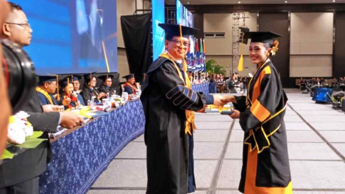 Wisuda ke-100 Undiknas Lepas 750 Lulusan dan Siap Luncurkan IUP