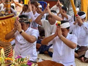 Hadiri Melaspas di Bangli, Wagub Giri Prasta Beri Dukungan Nyata untuk Pelestarian Tradisi