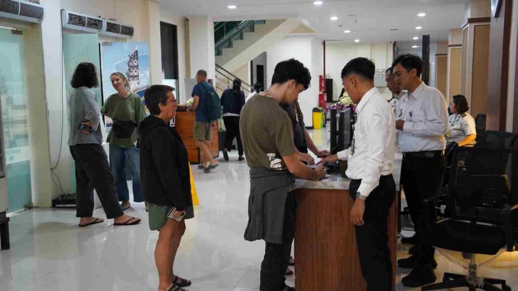 Imigrasi Ngurah Rai Terapkan Kebijakan Overstay Nol Rupiah bagi WNA Terdampak Konflik Timur Tengah