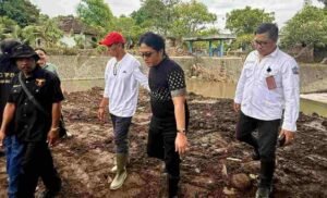Wagub Giri Prasta Tinjau Lokasi Banjir Buleleng, Serahkan Bantuan Pribadi dan Siapkan Rencana Relokasi