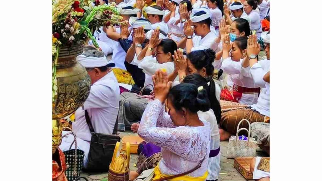 Hari Raya Pagerwesi 2026, Ribuan Pamedek Padati Pura Ulun Danu Batur dalam Rangkaian Ngusaba Kedasa