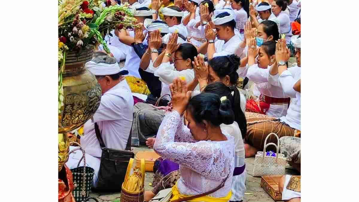 Hari Raya Pagerwesi 2026, Ribuan Pamedek Padati Pura Ulun Danu Batur dalam Rangkaian Ngusaba Kedasa