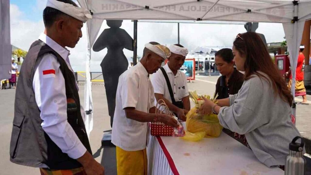 IBTK 2026 Pura Agung Besakih Perketat Pengawasan Sampah Plastik Sekali Pakai