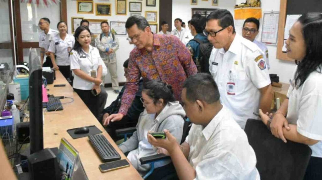 Inovasi Radio Raditya Denpasar Jadi Percontohan Nasional, Deputi Kemenpan RB Pantau Langsung Layanan Inklusi