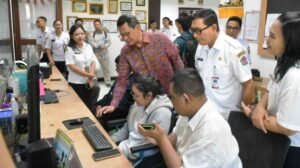 Inovasi Radio Raditya Denpasar Jadi Percontohan Nasional, Deputi Kemenpan RB Pantau Langsung Layanan Inklusi