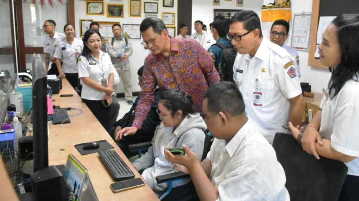 Inovasi Radio Raditya Denpasar Jadi Percontohan Nasional, Deputi Kemenpan RB Pantau Langsung Layanan Inklusi