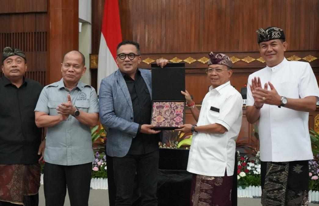 Gubernur Koster Dorong Percepatan RUU Masyarakat Adat, Baleg DPR Targetkan Rampung 2026