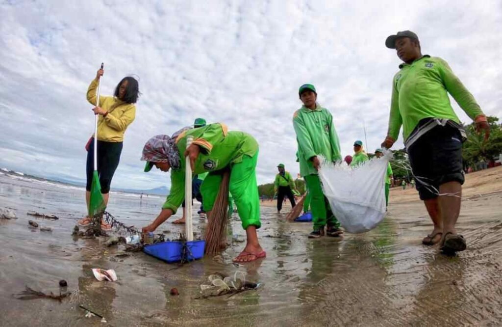 Pantai Kuta Sepi Wisatawan Asing Masalah Sampah dan Strategi Revitalisasi Ekonomi