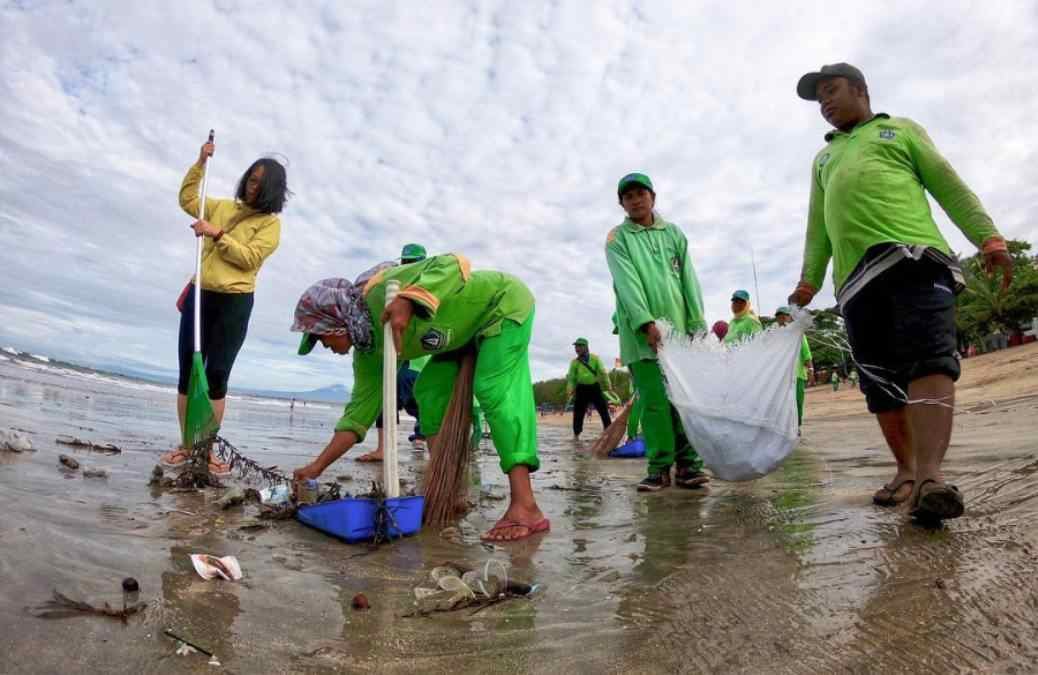 Pantai Kuta Sepi Wisatawan Asing Masalah Sampah dan Strategi Revitalisasi Ekonomi