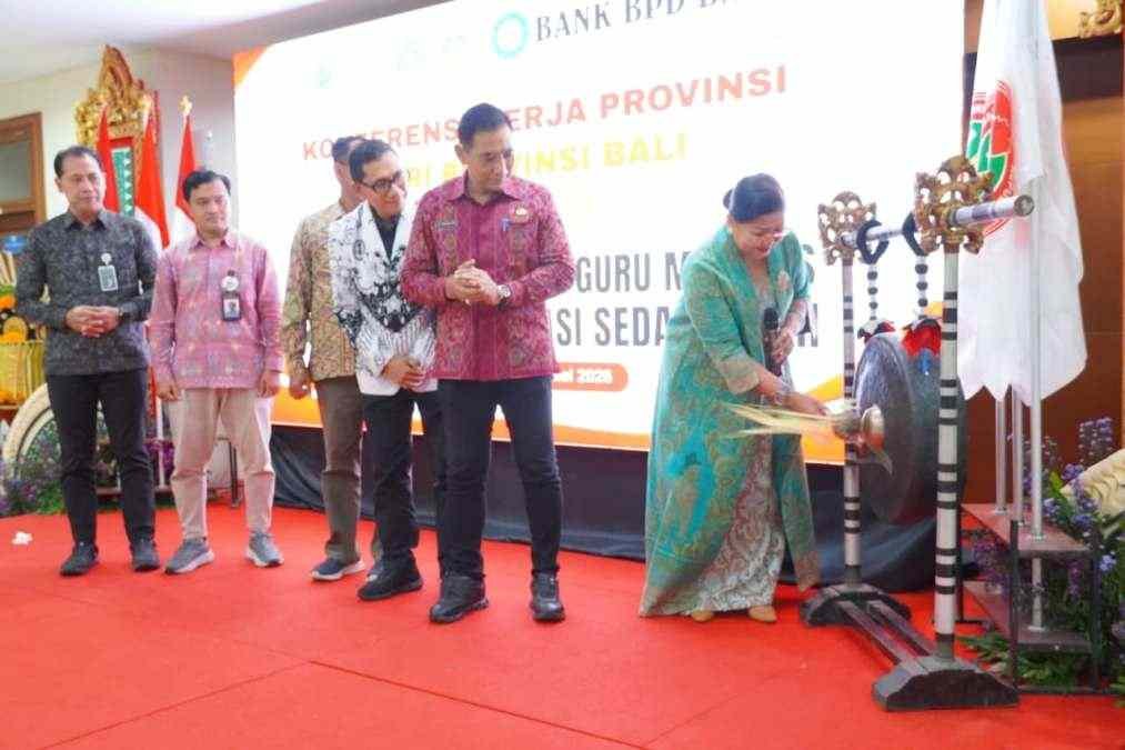 Putri Koster Dorong Peningkatan Kompetensi Guru dan Literasi Digital di Konkerprov PGRI Bali 2026