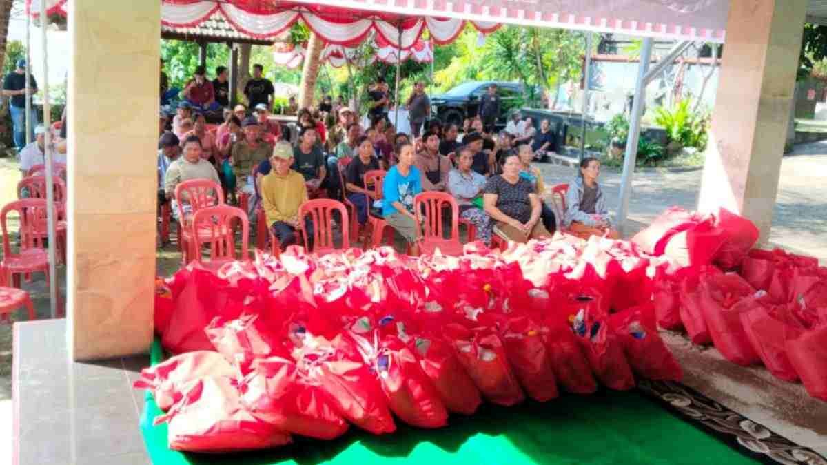 Sinergi SBB dan SMD Salurkan 100 Paket Sembako untuk Lansia di Desa Bulian