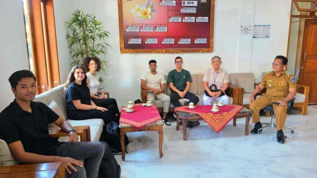 Transformasi Desa Digital Punggul Kolaborasi ITB STIKOM Bali dan Mahasiswa Prancis