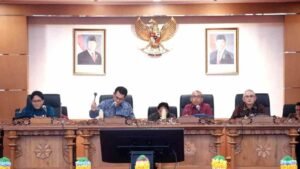 Wagub Giri Prasta Dorong Kemandirian Fiskal Melalui Raperda Pajak dan Retribusi Daerah Bali