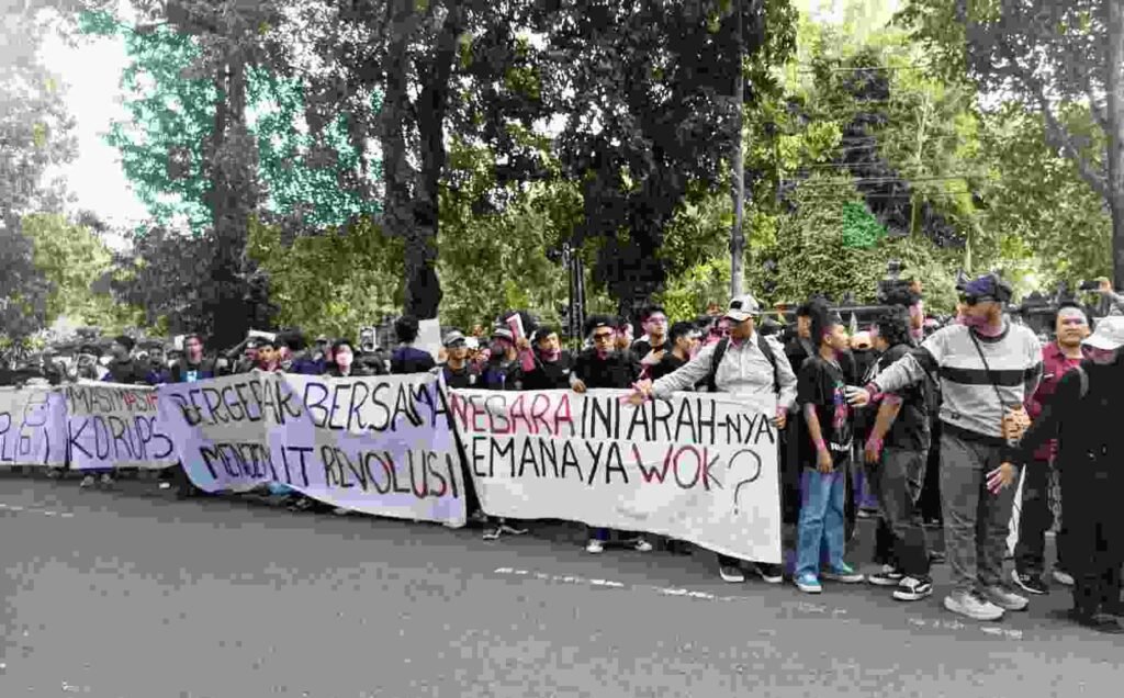 Aksi Bali Bergerak: Mahasiswa Kepung DPRD Bali, Sampaikan 16 Tuntutan untuk Presiden Prabowo