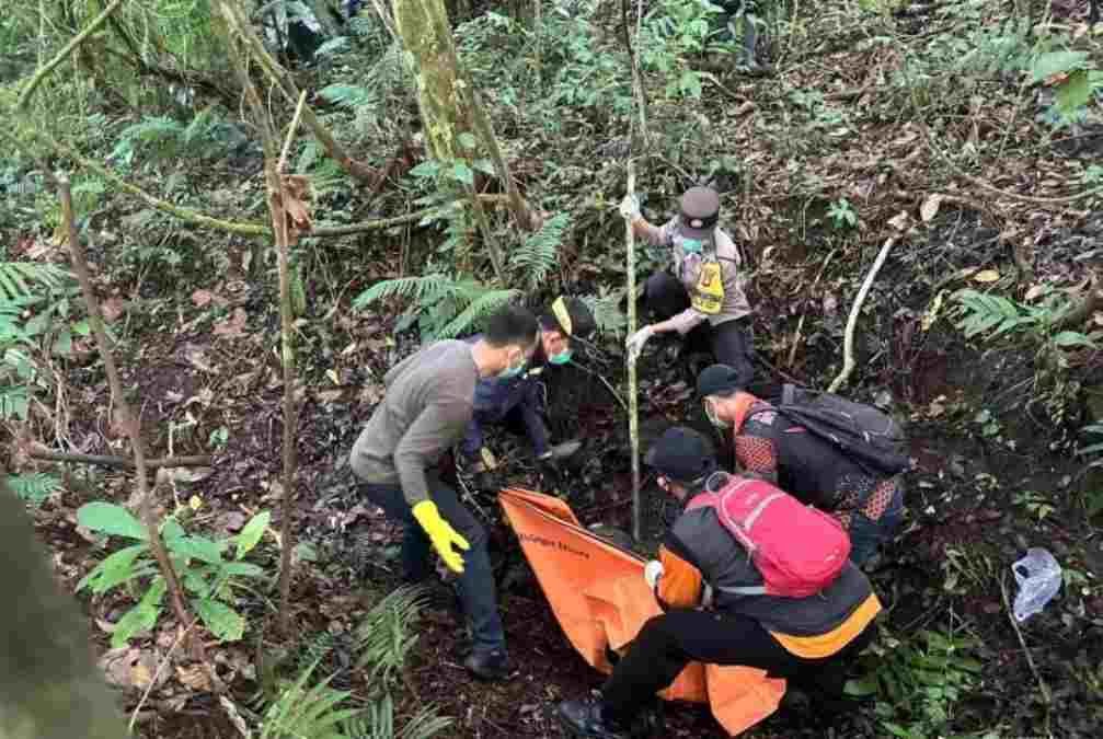 Geger! Penemuan Mayat Pria Membusuk di Hutan Jatiluwih Tabanan, Polisi Temukan iPhone dan Vape