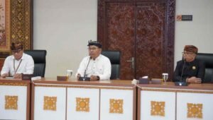 Jelang Galungan, PLN UID Bali dan MDA Ingatkan Jarak Aman Pasang Penjor dari Kabel Listrik