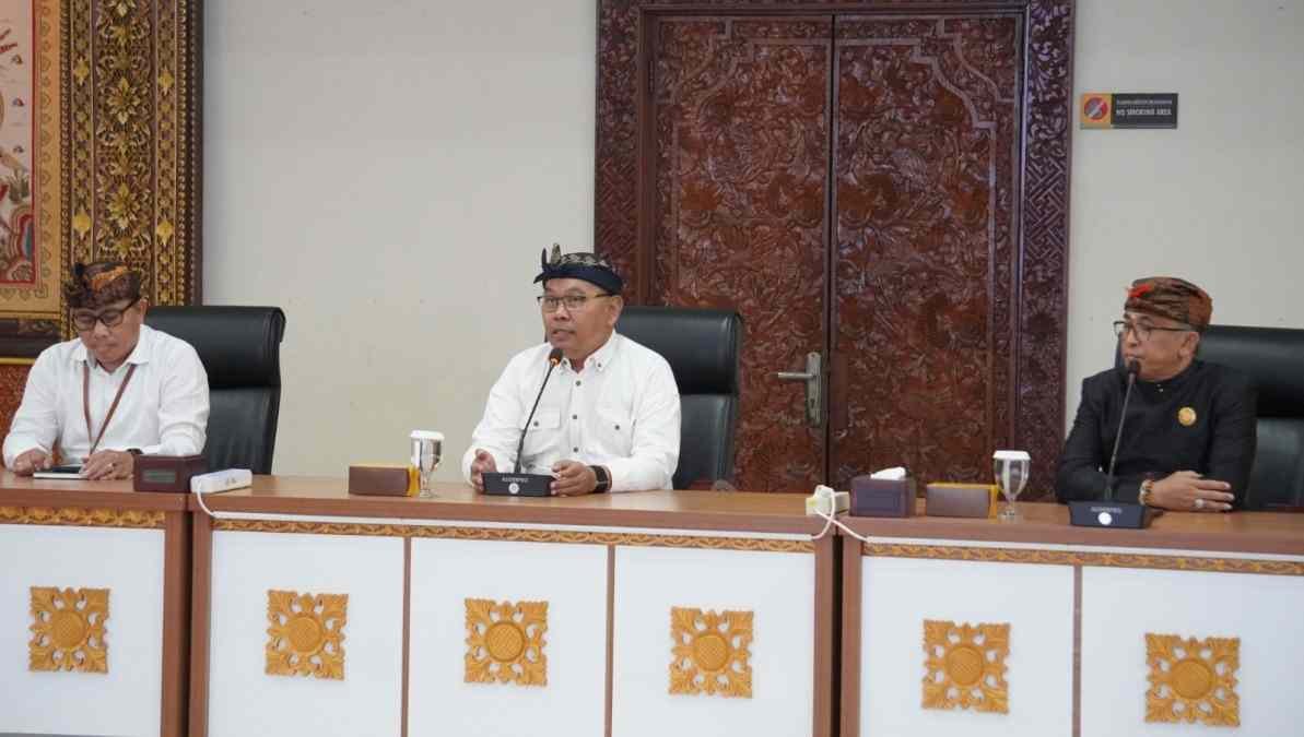 PLN UID Bali dan MDA Ingatkan Jarak Aman Pasang Penjor dari Kabel Listrik