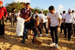 Peringatan Hari Lingkungan Hidup Sedunia Gubernur Koster Serukan 'Pertobatan Ekologis' di Pantai Samuh Bali