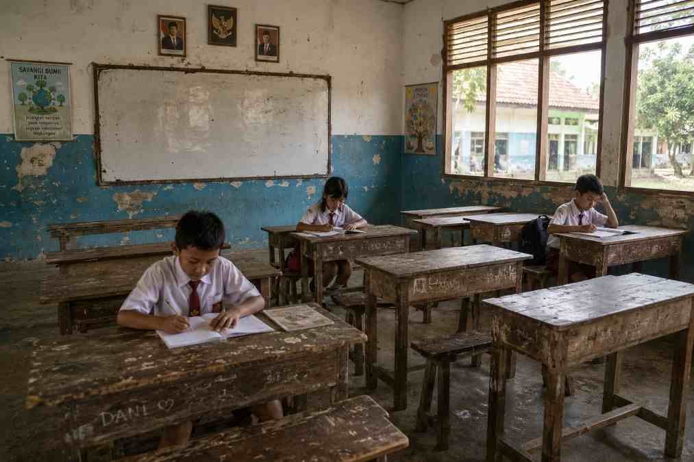 Atasi Masalah Sekolah Minim Murid, Pemprov Bali Siapkan Opsi Regrouping dan Merger