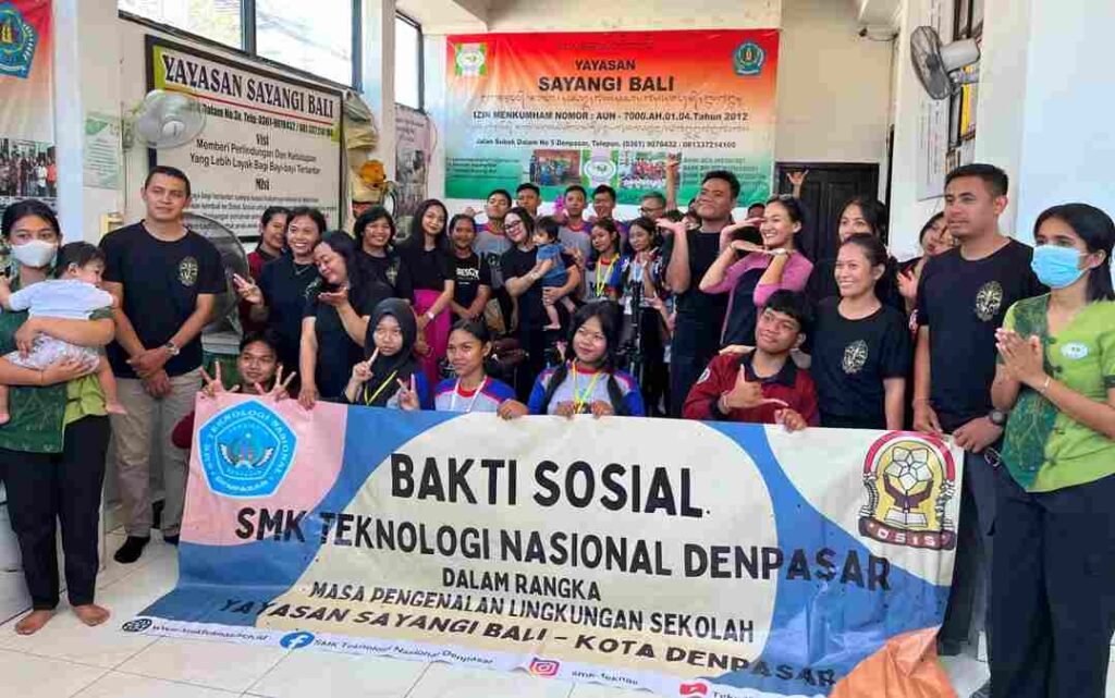 Momen Haru MPLS SMK Teknaska Denpasar: Ajarkan Empati Lewat Bakti Sosial di Yayasan Sayangi Bali