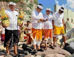 Prosesi Mulang Pekelem di Pura Luhur Uluwatu Upaya Bupati Badung Jaga Keseimbangan Alam