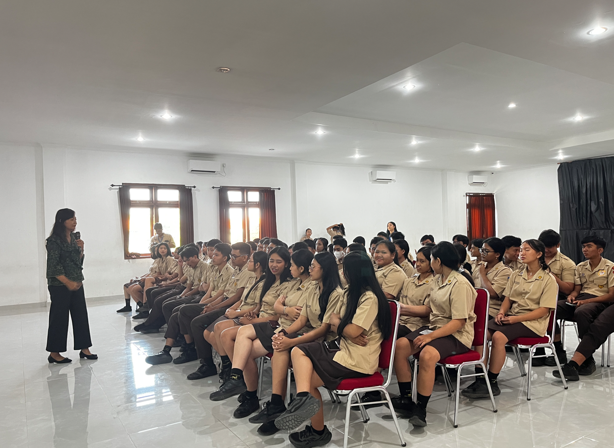 Pengabdian Masyarakat Universitas Wrmadewa di SMAN 2 Kuta Utara
