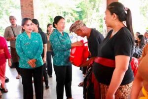 Upaya Tekan Stunting, TP PKK Kota Denpasar Salurkan 236 Paket Bantuan Gizi melalui Program ‘Menyapa dan Berbagi’