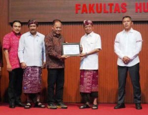 Gubernur Koster Dorong Mahasiswa Pascasarjana FH Unud Kuasai Tantangan Persaingan Global