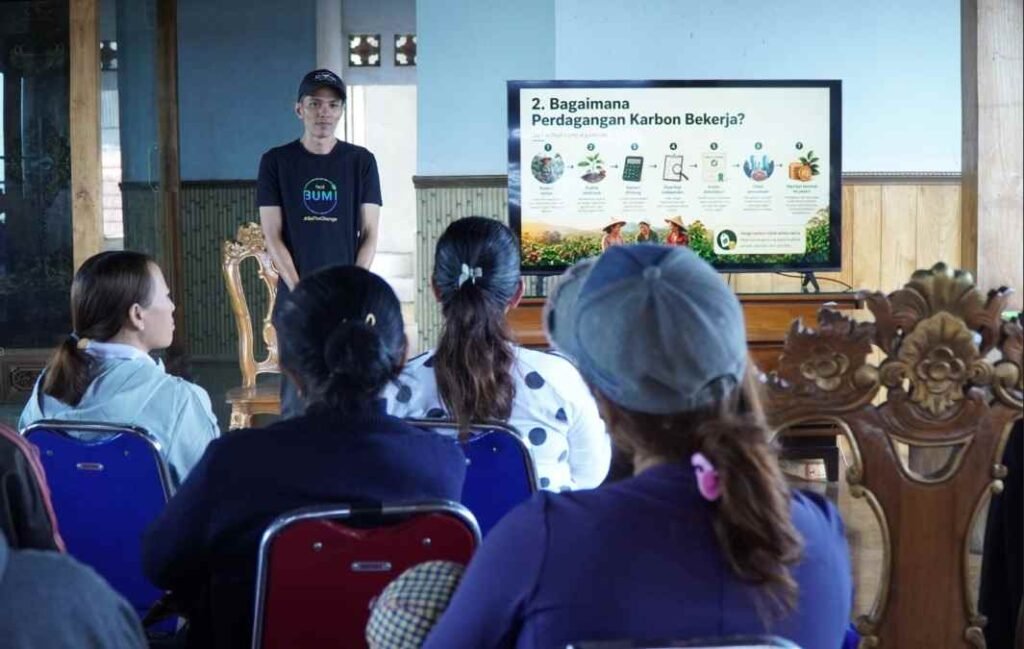 Sambil Rawat Kopi, Petani Perempuan Desa Catur Bali Bersiap Masuk Perdagangan Karbon