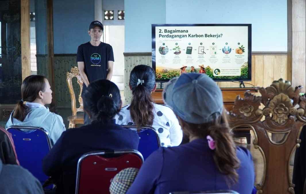 Sambil Rawat Kopi, Petani Perempuan Desa Catur Bali Bersiap Masuk Perdagangan Karbon