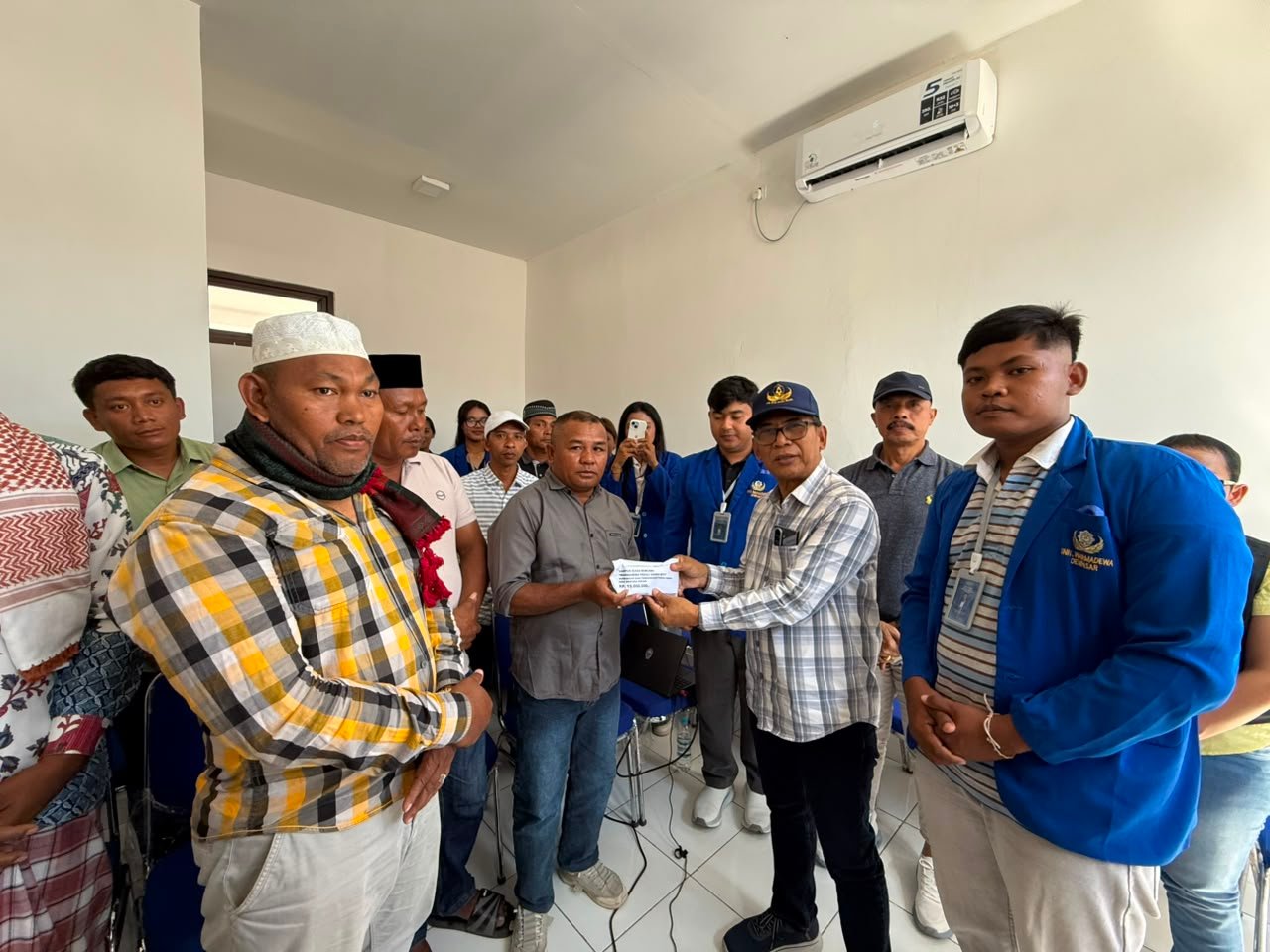 Universitas Warmadewa Salurkan Bantuan untuk Warga Terdampak Gempa NTT